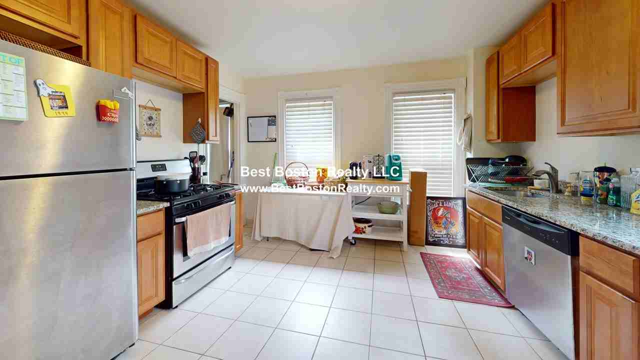 118 Waverly St - Photo 6 of 11