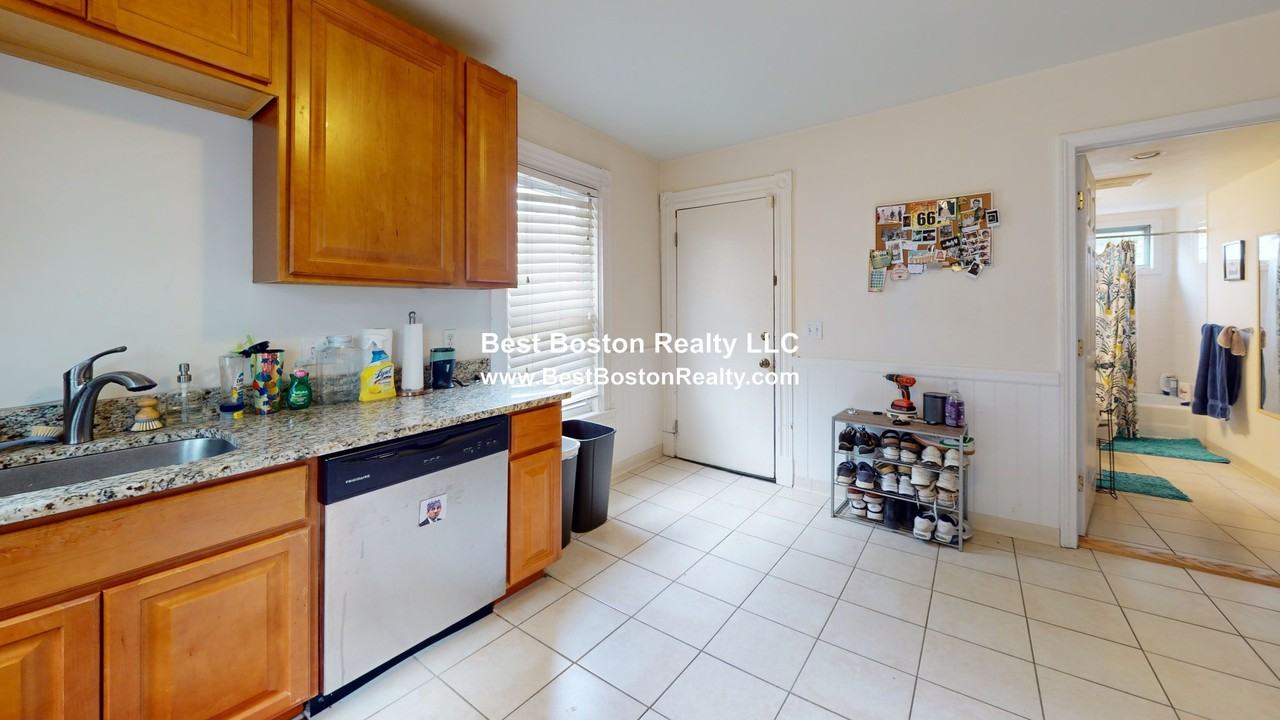 118 Waverly St - Photo 7 of 11