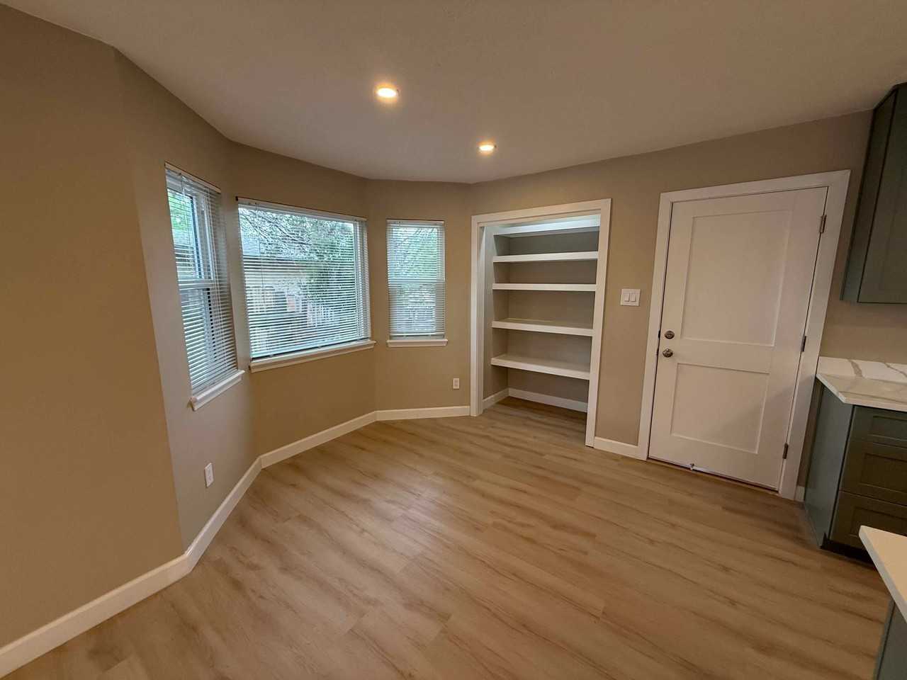 6024 Azure Ave Ne #NA - Photo 6 of 25
