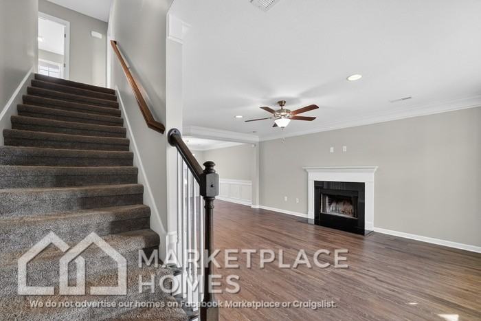 1129 Cloud View Dr - Photo 5 of 35