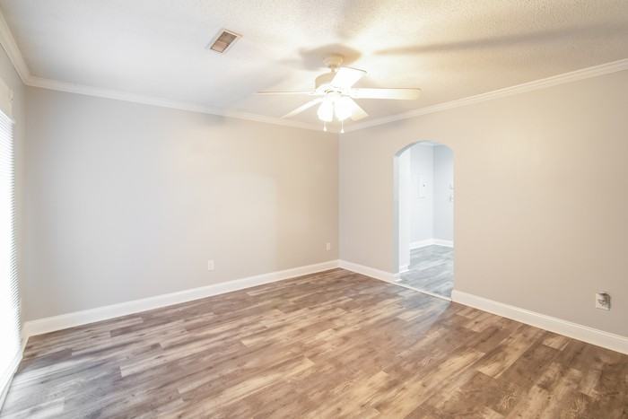 305 Laurel Ave - Photo 3 of 10
