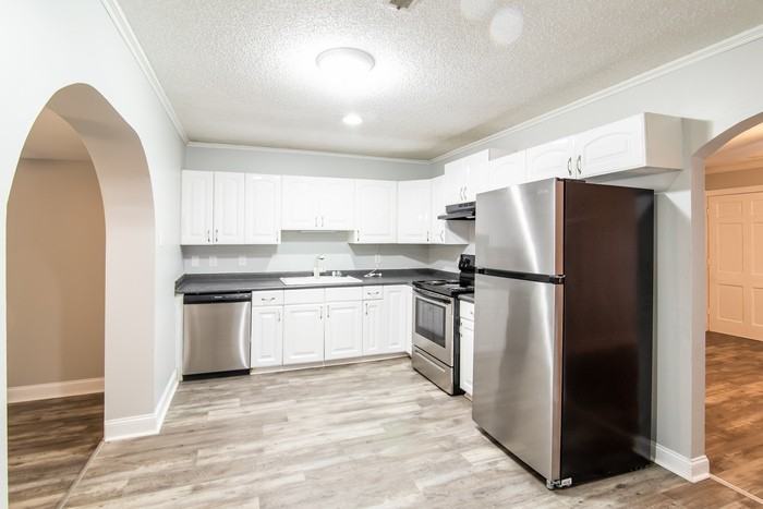 305 Laurel Ave - Photo 4 of 10