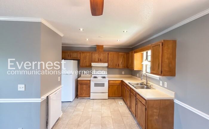 137 Jason Ct - Photo 2 of 28
