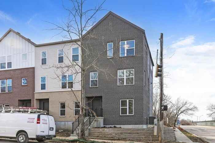 664 Crown St - Photo 4 of 23