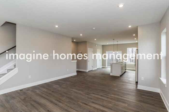 664 Crown St - Photo 5 of 23