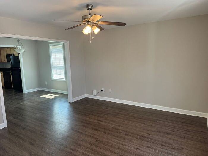 213 S Oak Gq St #A - Photo 2 of 11