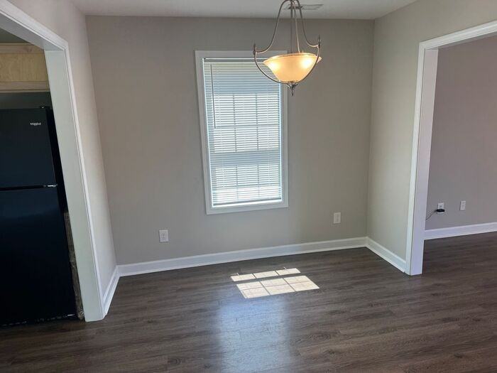 213 S Oak Gq St #A - Photo 3 of 11