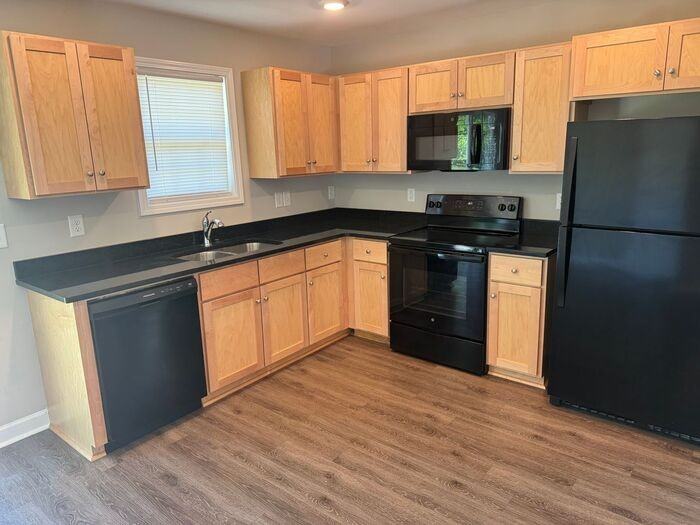 213 S Oak Gq St #A - Photo 4 of 11
