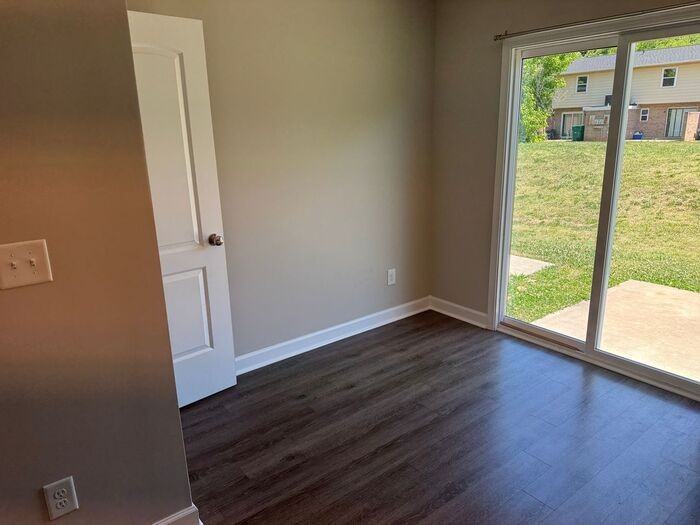 213 S Oak Gq St #A - Photo 5 of 11