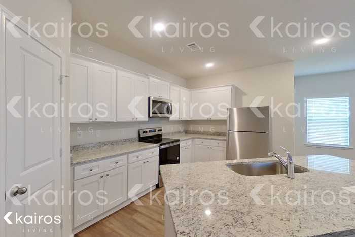 6008 Argyle Loop - Photo 3 of 6