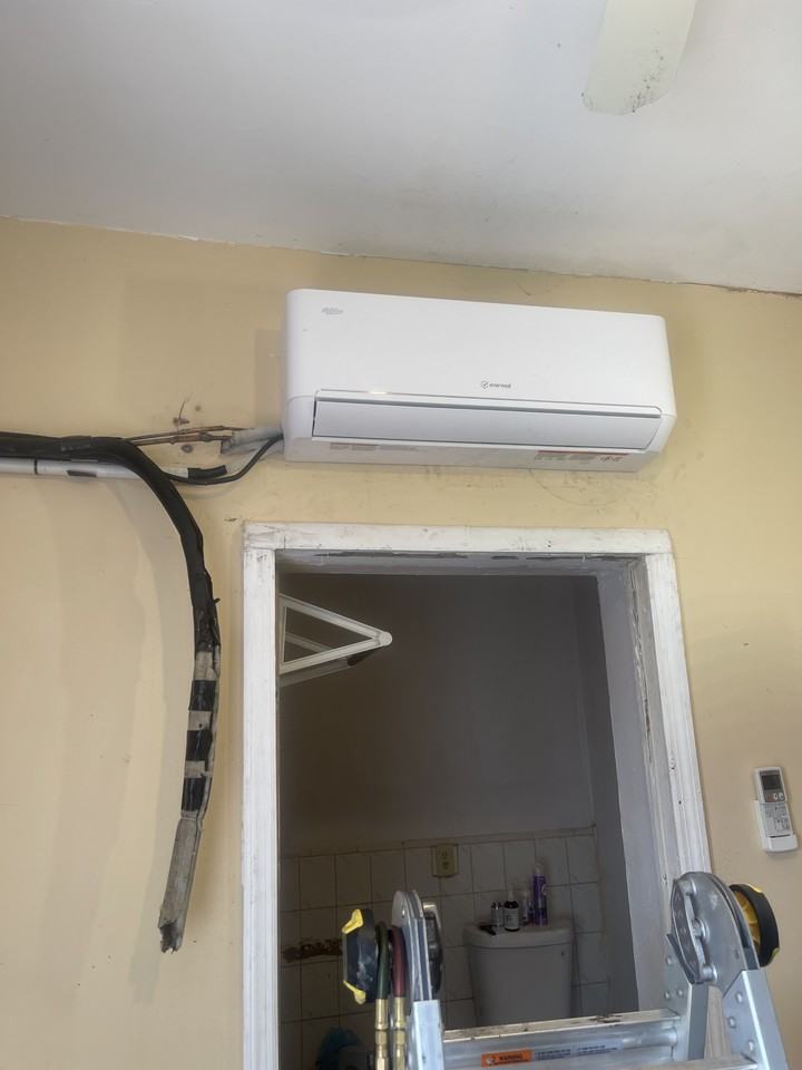 1331 Nw 70th St - Photo 3 of 8
