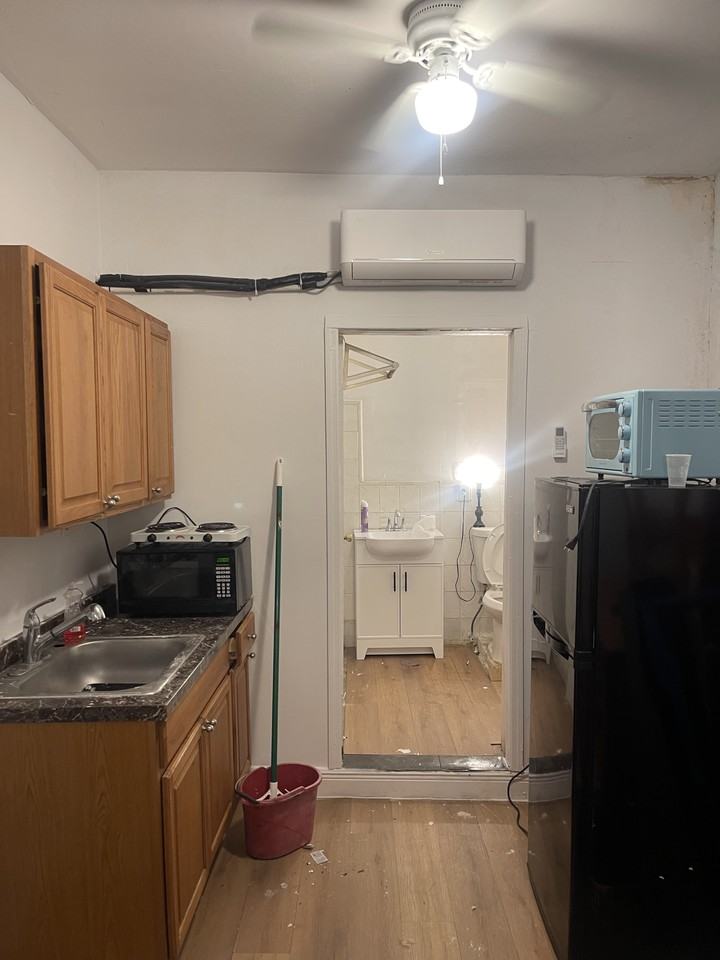 1331 Nw 70th St - Photo 4 of 8