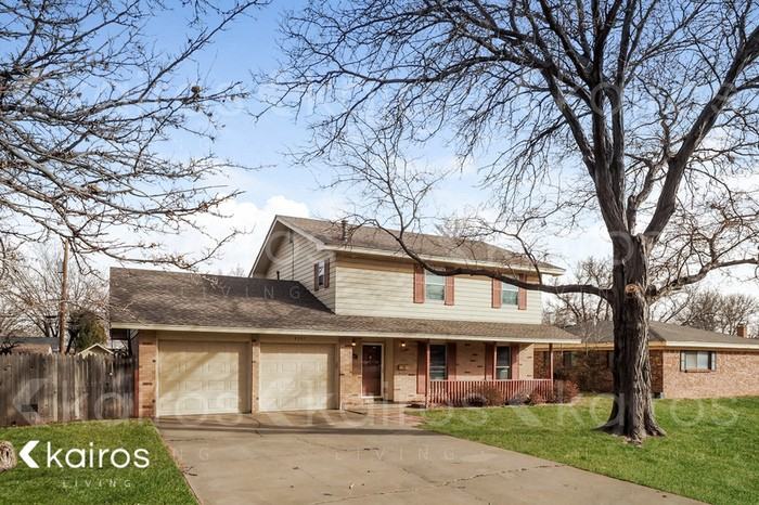 3307 Palmetto Trl - Photo 2 of 17