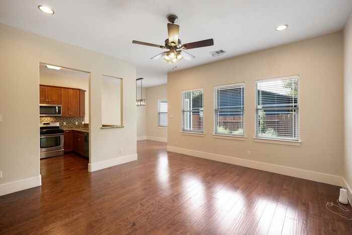 1007 Taulbee Ln - Photo 3 of 17