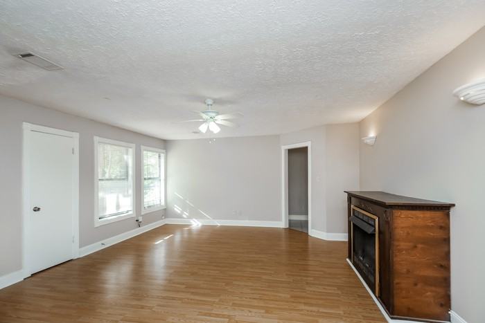 2442 Chauncey Ln Sw - Photo 3 of 15