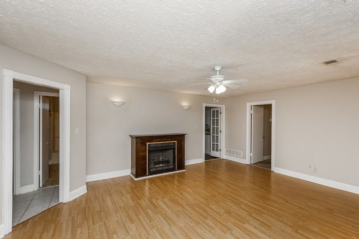 2442 Chauncey Ln Sw - Photo 4 of 15