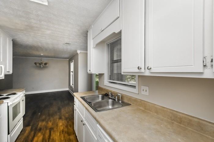 2442 Chauncey Ln Sw - Photo 7 of 15
