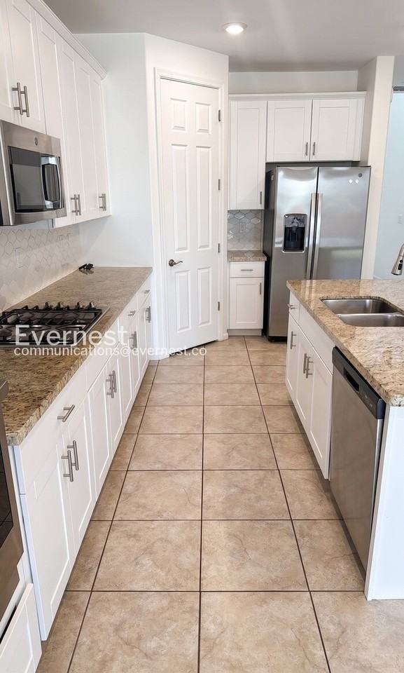 3041 W Crescent View Ln - Photo 3 of 33