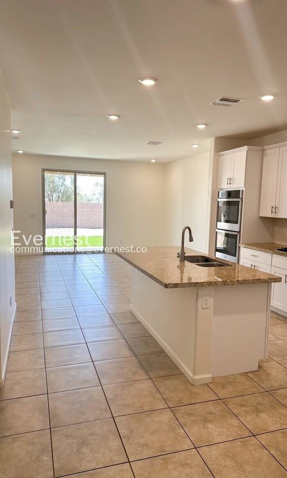 3041 W Crescent View Ln - Photo 4 of 33