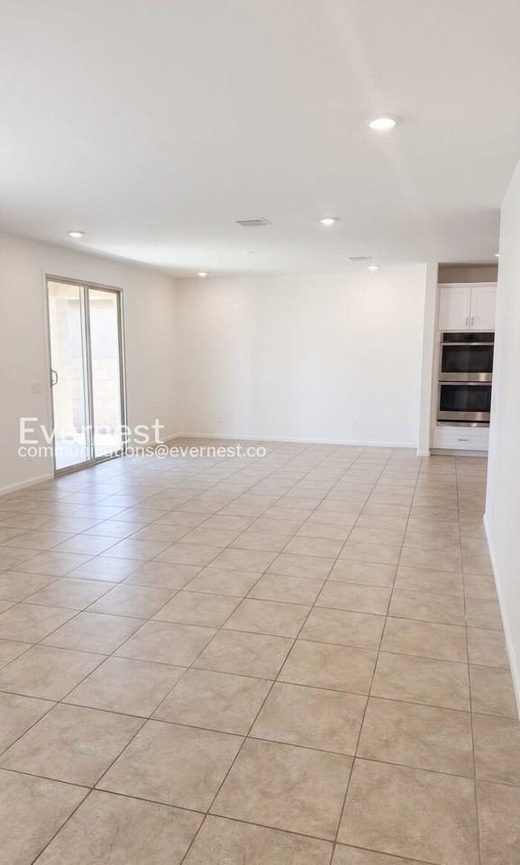 3041 W Crescent View Ln - Photo 5 of 33