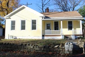 featured image of 904 S 3rd St