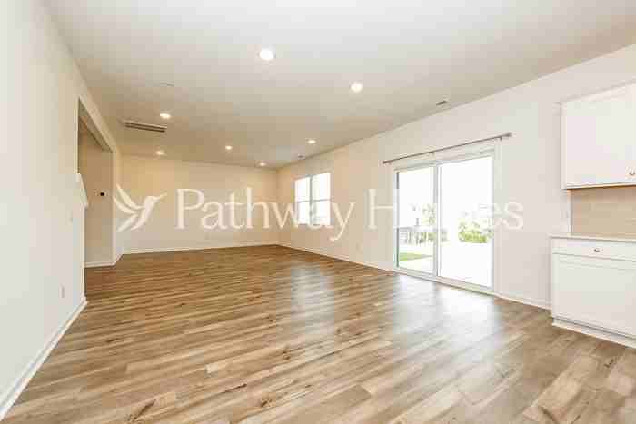 3918 Tinpiper Trce - Photo 4 of 15