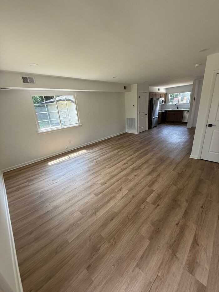 708 Hawes Ct - Photo 2 of 11