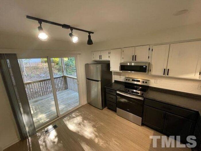 Latham Oaks Ave - Photo 3 of 14