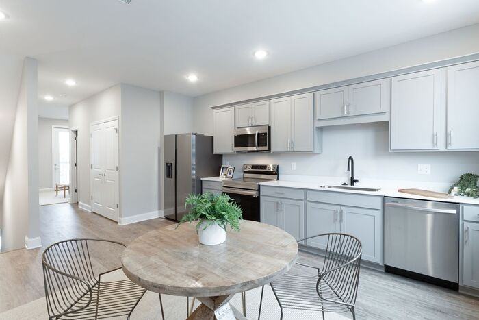 2347 E 18th St - Photo 4 of 18