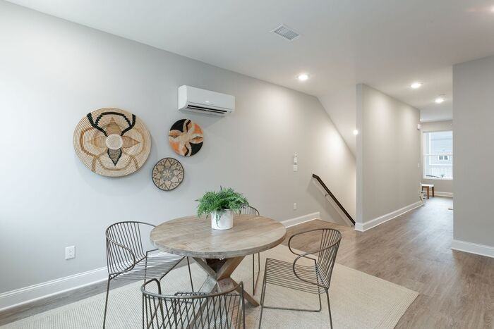 2347 E 18th St - Photo 5 of 18