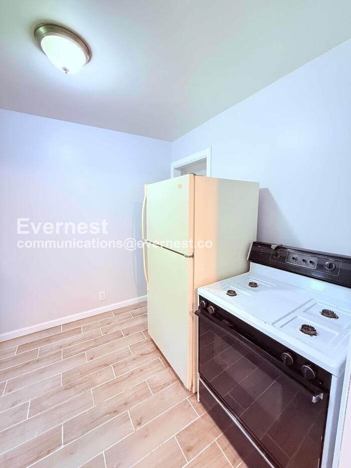 16834 Fairfield St - Photo 2 of 25
