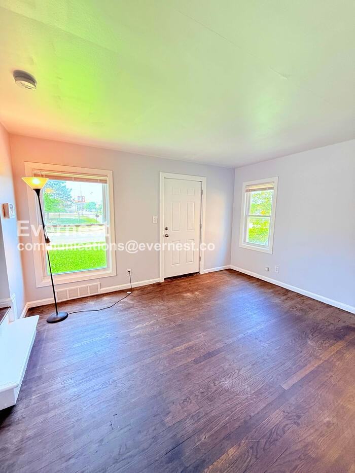 16834 Fairfield St - Photo 4 of 25