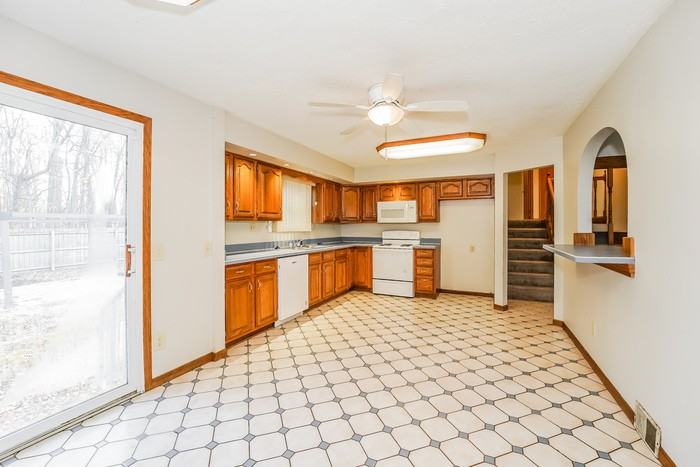 6443 Chase Dr - Photo 4 of 16
