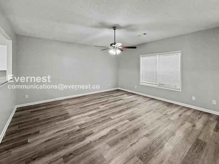 8609 Thomas Ln - Photo 5 of 26