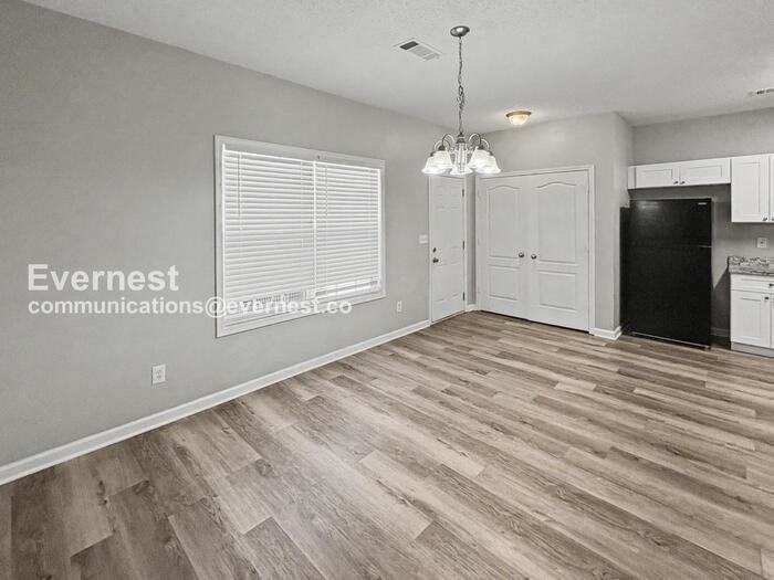 8609 Thomas Ln - Photo 7 of 26