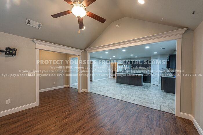 3702 Sw Capstone Ave - Photo 5 of 17