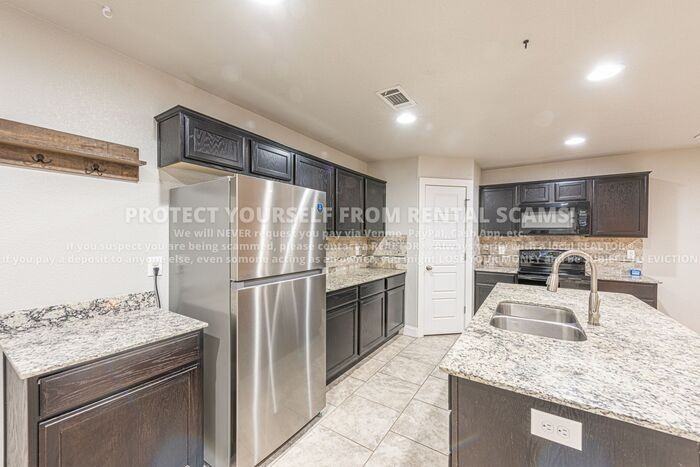 3702 Sw Capstone Ave - Photo 7 of 17