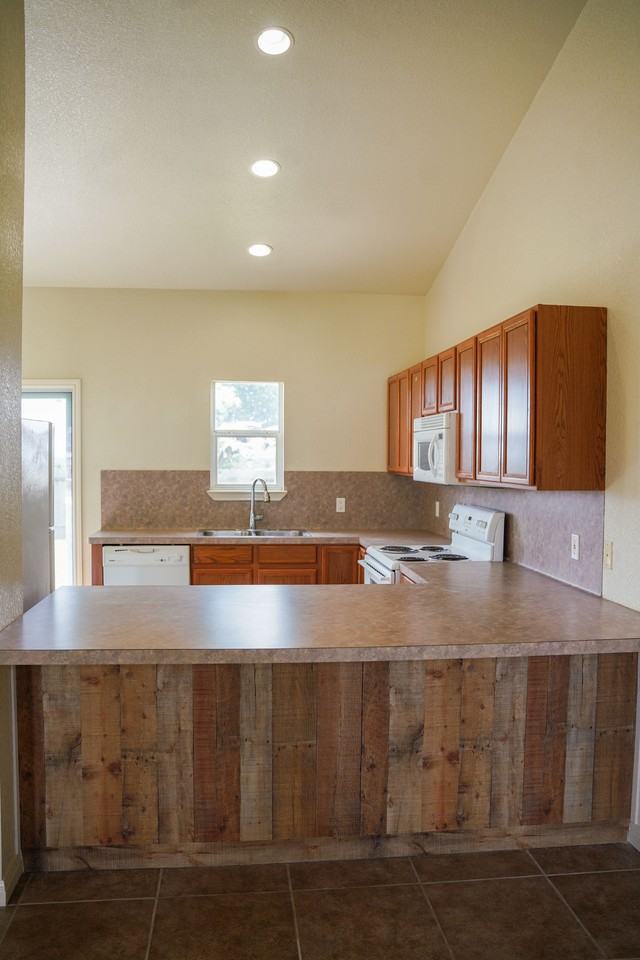 1761 Sheppard Rees Rd #B - Photo 3 of 9