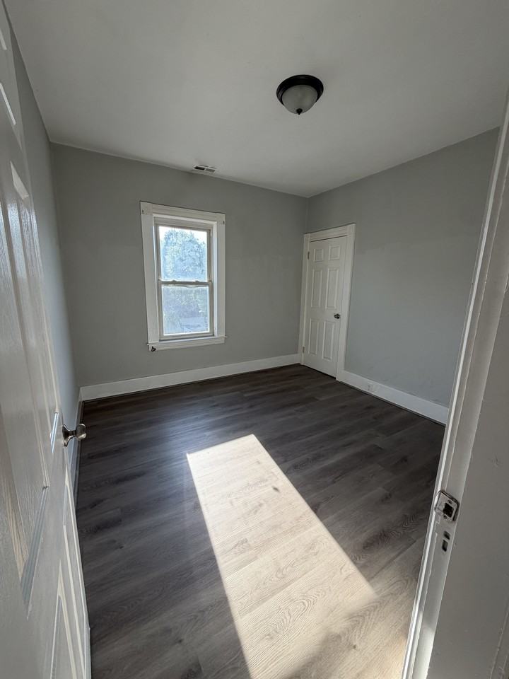 Crompton St #3 - Photo 2 of 6
