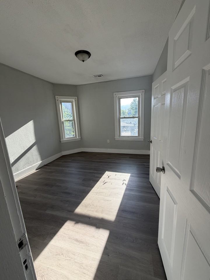 Crompton St #3 - Photo 3 of 6