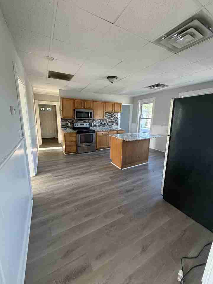 Crompton St #3 - Photo 4 of 6