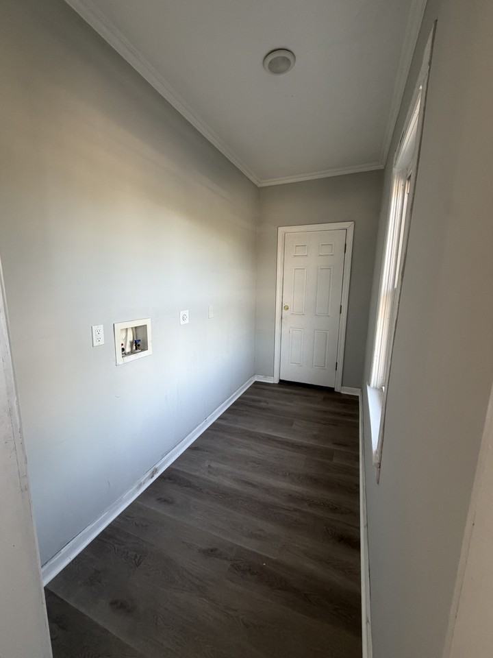 Crompton St #3 - Photo 5 of 6