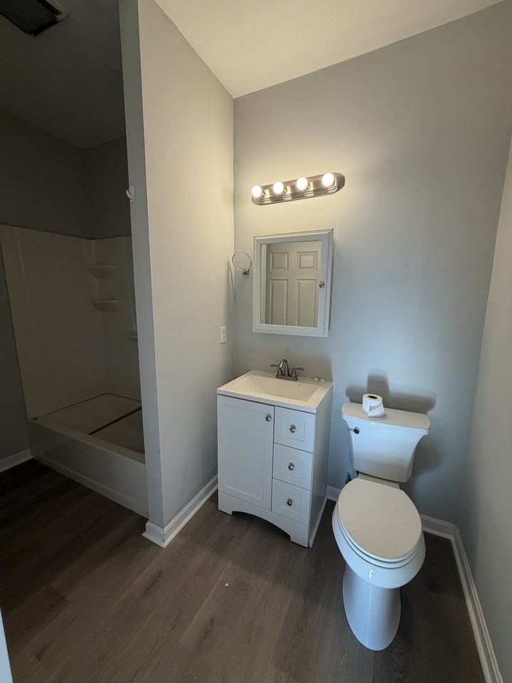 Crompton St #3 - Photo 6 of 6