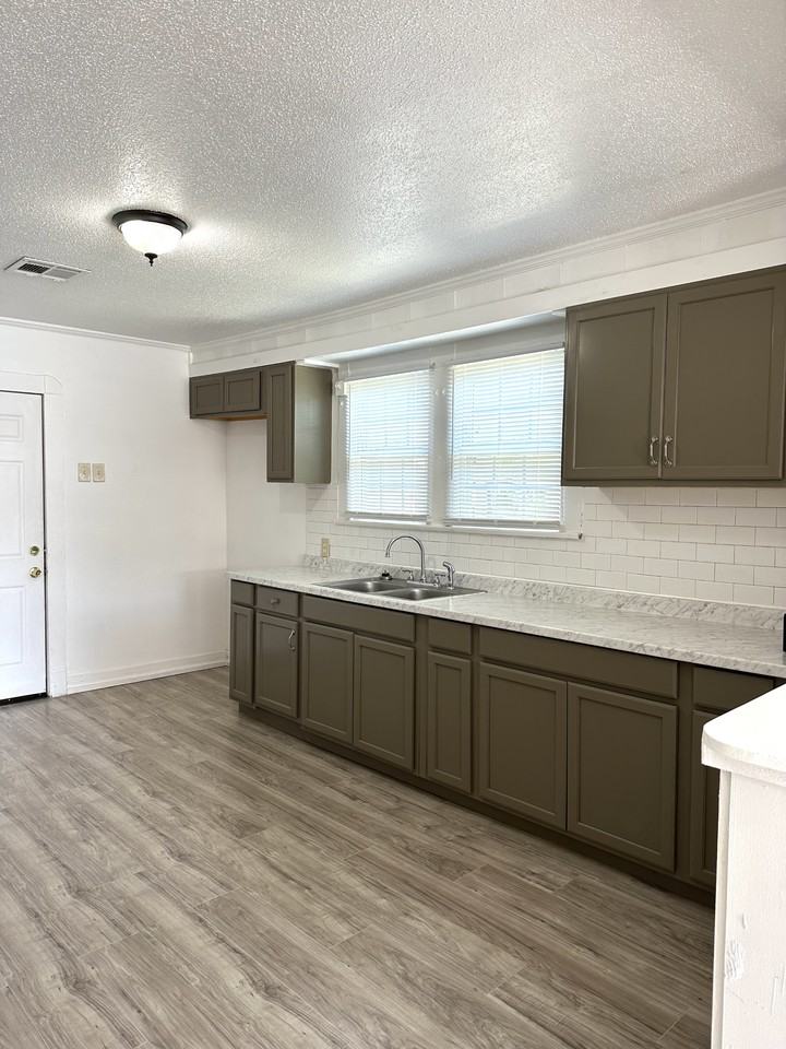 720 Avenue H #NA - Photo 3 of 14