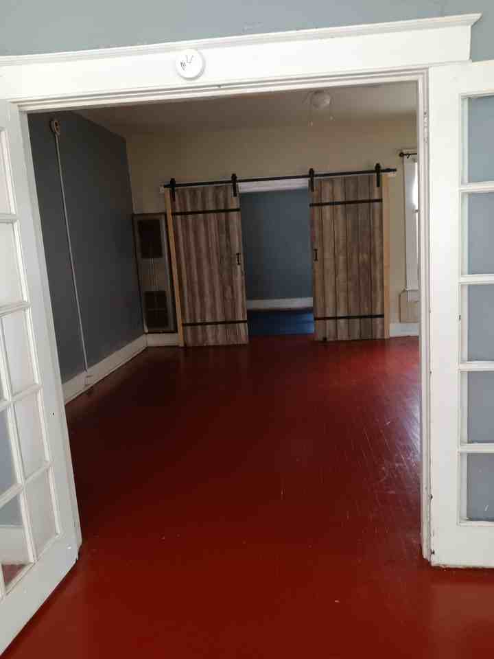 2410 Arlington Cres - Photo 3 of 8