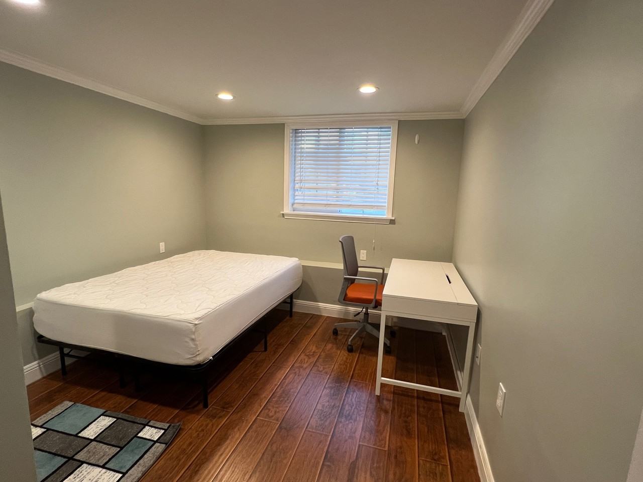 707 Plymouth Ave #NA - Photo 5 of 9