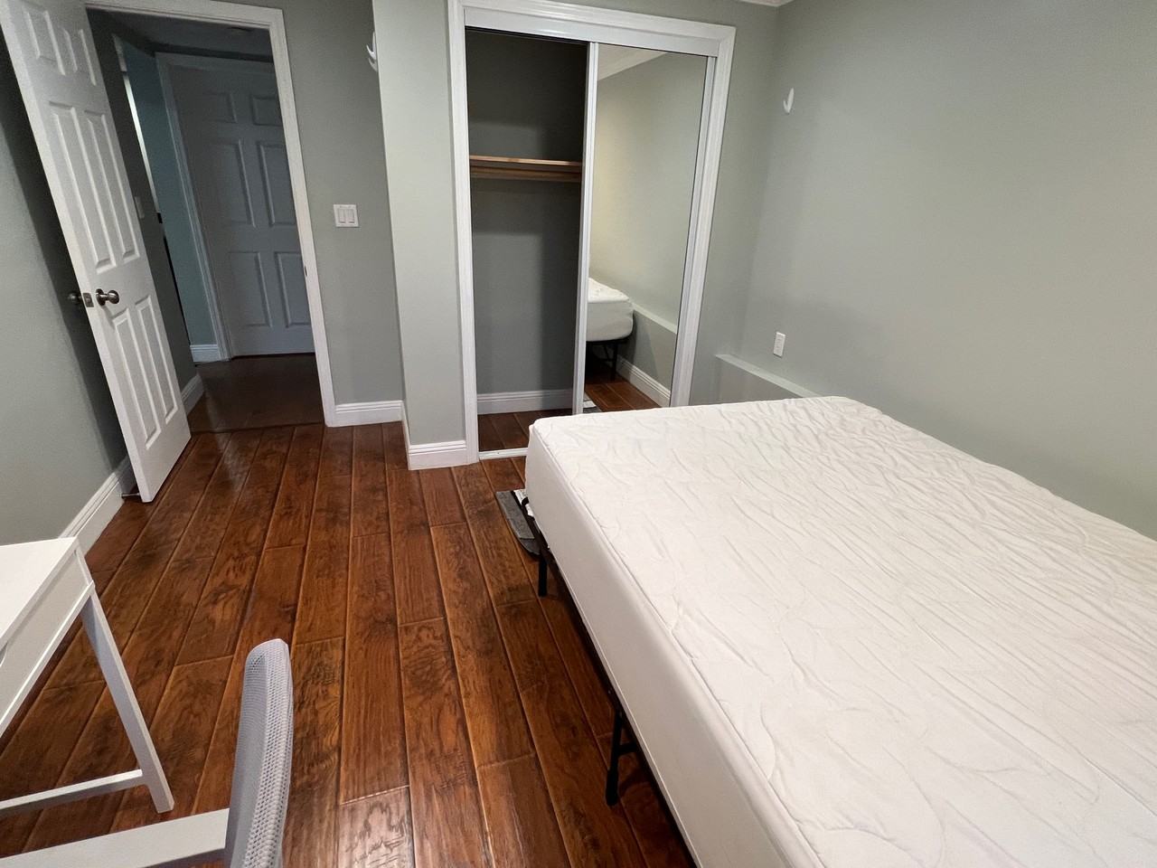 707 Plymouth Ave #NA - Photo 6 of 9