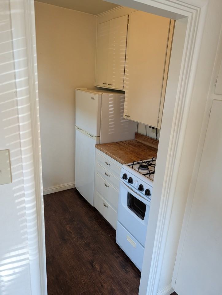404 4th St #NO1 - Photo 2 of 8