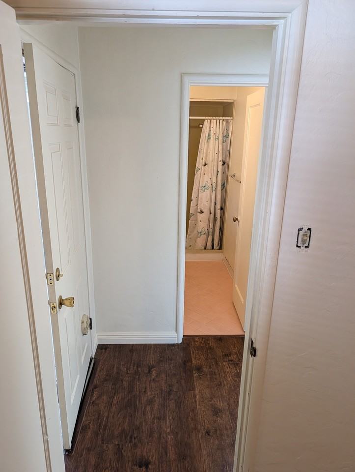404 4th St #NO1 - Photo 6 of 8