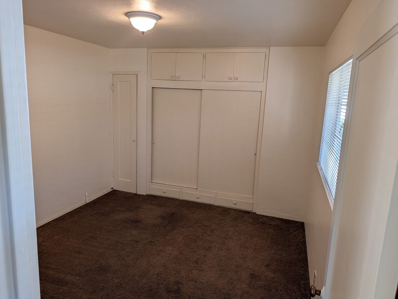 404 4th St #NO1 - Photo 7 of 8